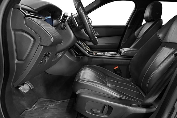 Land Rover Range Rover Velar 16 of 30