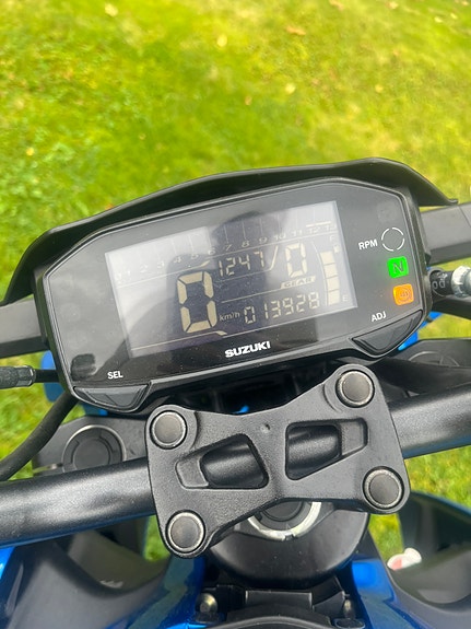 Suzuki GSX-S 125 2 of 8