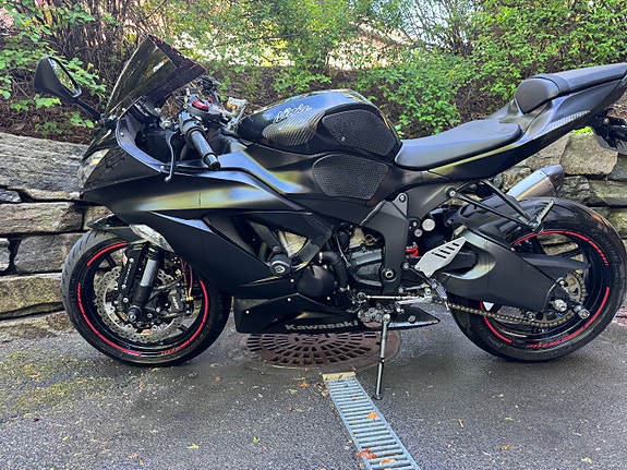 Kawasaki Ninja ZX-6R 636 2 of 9
