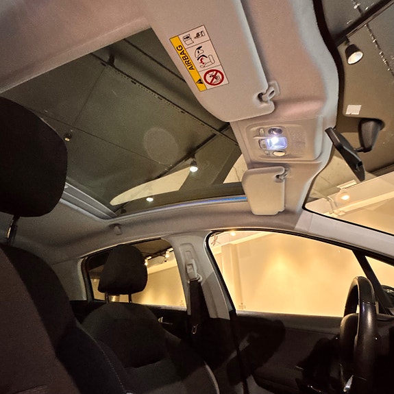 Peugeot 208 7 of 19
