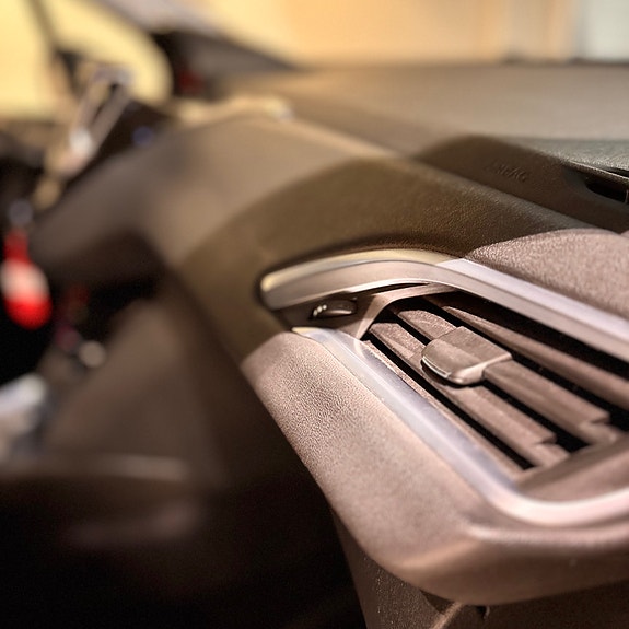 Peugeot 208 16 of 19