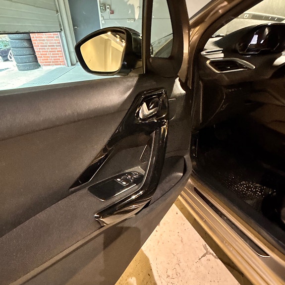 Peugeot 208 8 of 19