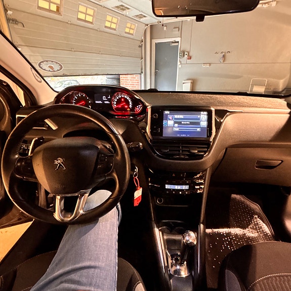 Peugeot 208 9 of 19