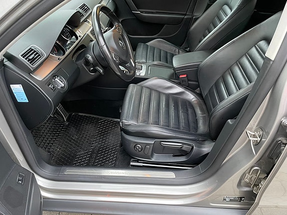 Volkswagen Passat Alltrack 21 of 28