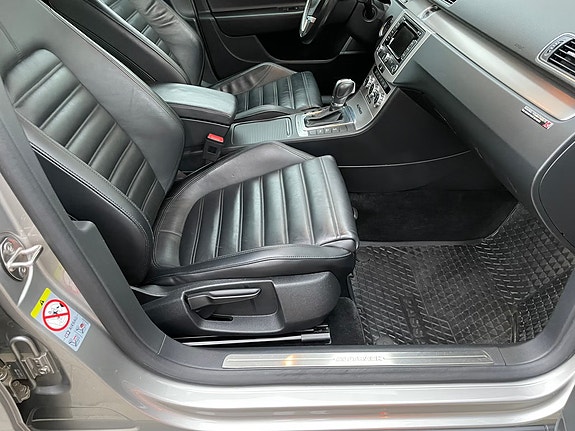 Volkswagen Passat Alltrack 15 of 28