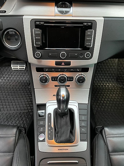 Volkswagen Passat Alltrack 14 of 28