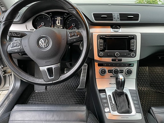 Volkswagen Passat Alltrack 19 of 28
