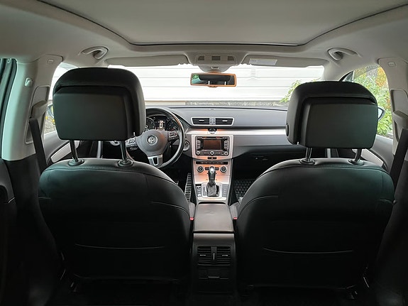 Volkswagen Passat Alltrack 17 of 28