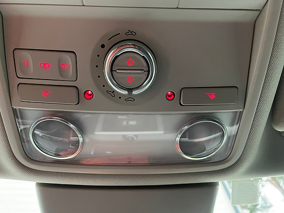 Volkswagen Passat Alltrack 24 of 28