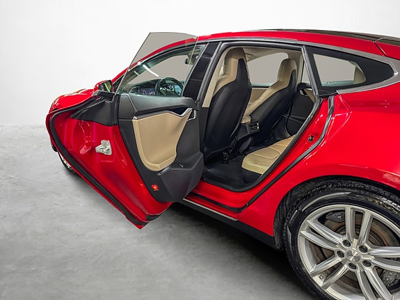 Tesla Model S 15 of 23