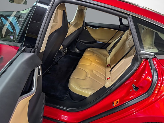 Tesla Model S 16 of 23