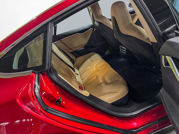 Tesla Model S 17 of 23