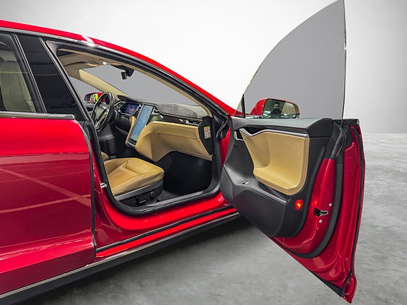 Tesla Model S 14 of 23