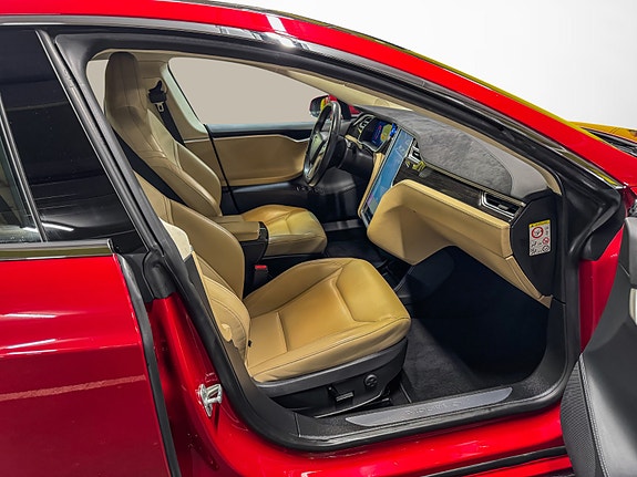 Tesla Model S 13 of 23