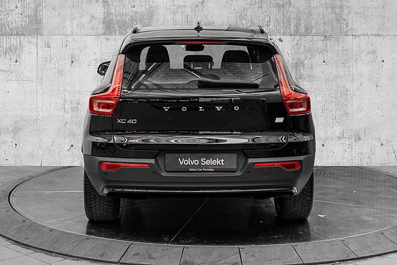 Volvo XC40 7 of 29