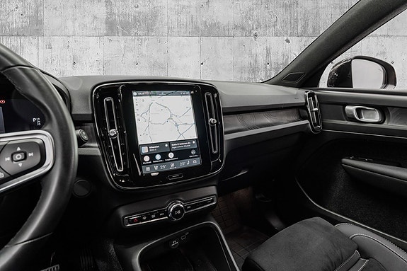 Volvo XC40 12 of 29