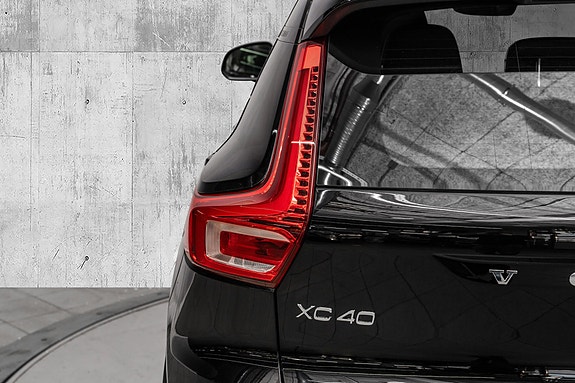 Volvo XC40 8 of 29