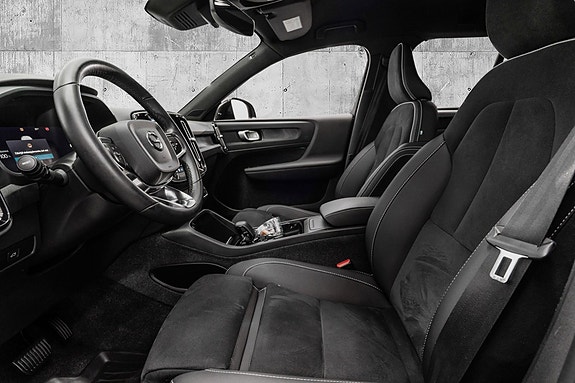 Volvo XC40 17 of 29