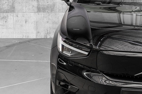 Volvo XC40 4 of 29