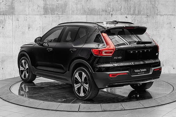 Volvo XC40 5 of 29