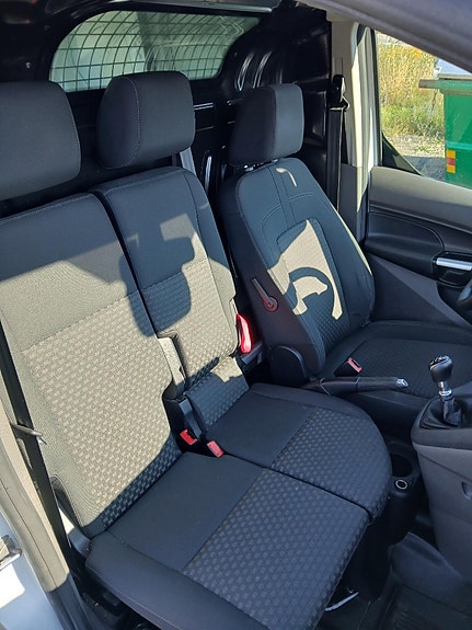 Ford Transit Connect 9 of 10