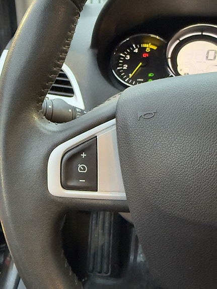Renault Megane 26 of 30