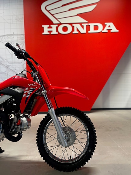 Honda CRF110 - LEKETØY FOR DEM MINSTE! 2 of 5