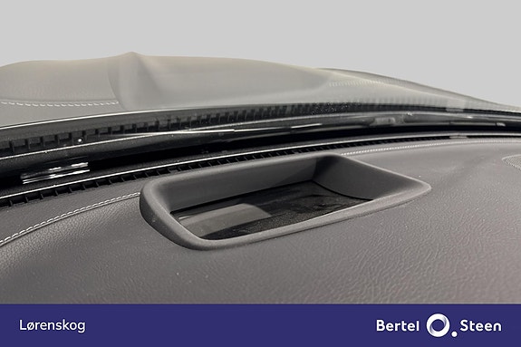 Mercedes-Benz C63 10 of 30