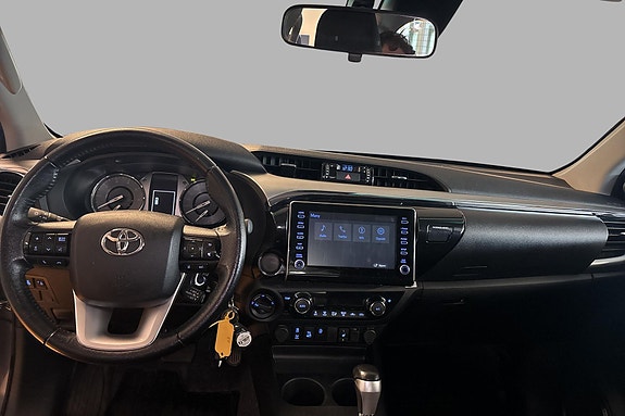 Toyota HiLux 10 of 17