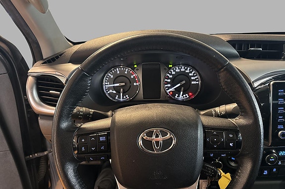 Toyota HiLux 12 of 17