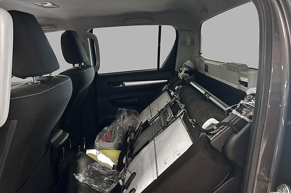 Toyota HiLux 17 of 17