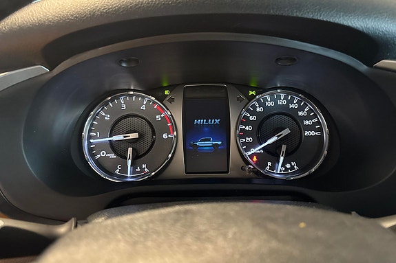 Toyota HiLux 16 of 17