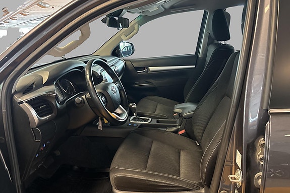 Toyota HiLux 9 of 17