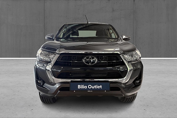 Toyota HiLux 2 of 17