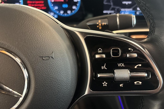 Mercedes-Benz EQC400 21 of 27