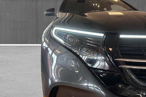 Mercedes-Benz EQC400 24 of 27