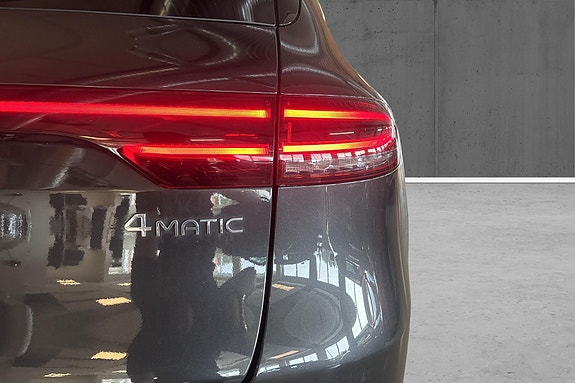 Mercedes-Benz EQC400 23 of 27