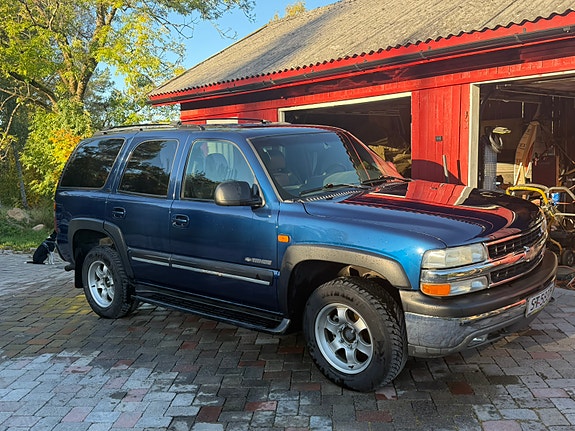 Chevrolet Tahoe 2 of 10