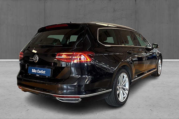 Volkswagen Passat 4 of 25