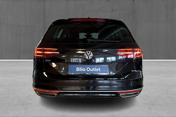 Volkswagen Passat 5 of 25
