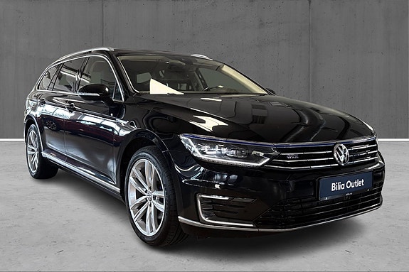 Volkswagen Passat 2 of 25