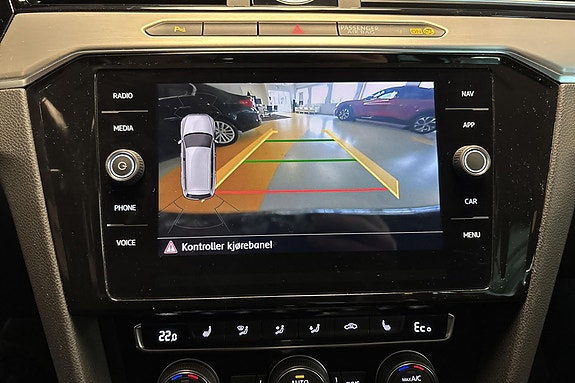 Volkswagen Passat 15 of 25