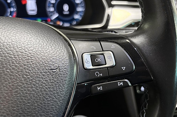 Volkswagen Passat 21 of 25