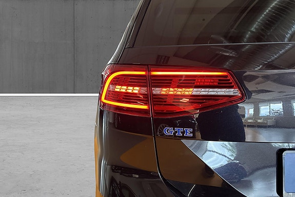 Volkswagen Passat 24 of 25