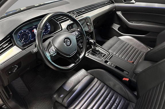 Volkswagen Passat 8 of 25