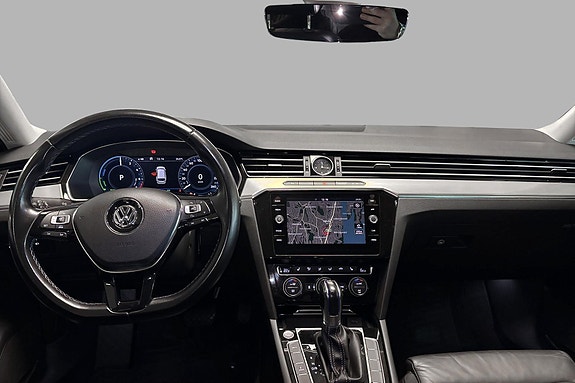Volkswagen Passat 9 of 25