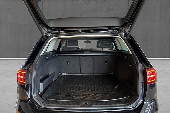 Volkswagen Passat 17 of 25