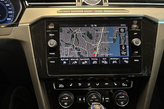 Volkswagen Passat 16 of 25