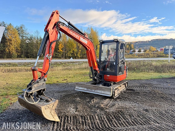 Kubota KX101-3 2 of 30