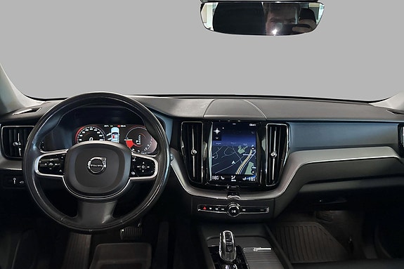 Volvo XC60 10 of 28